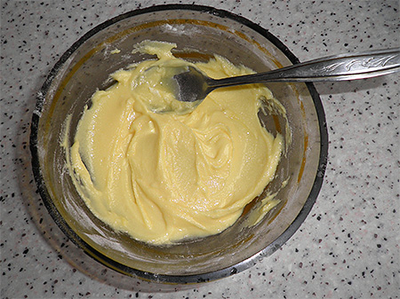 Boric acid mixed with egg yolk