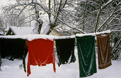 If you hang clothes in the cold, laundry lice in it will quickly die