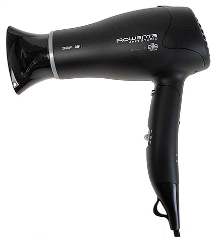 Lice are afraid of hot air, so before combing insects and nits, you can blow your hair with a simple hair dryer.