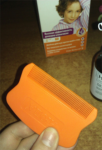 Together with the product itself, the package contains a convenient comb for combing lice and nits.