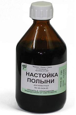 To scare away fleas, you can use not only the wormwood itself as a herb, but also its tincture