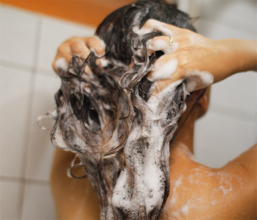 After treatment of the head with a spray of lice and nits, rinse off the product thoroughly.